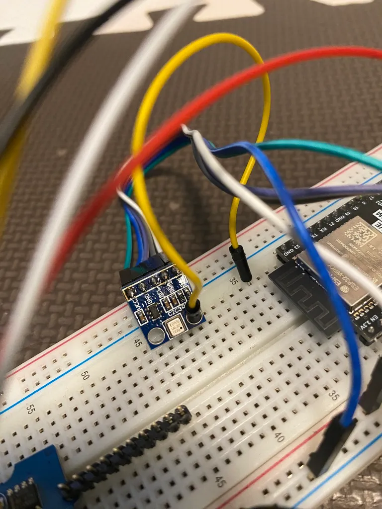 BMP180 のピン配置。VCC GND SCL SDA 3.3 のシルク印刷が読める