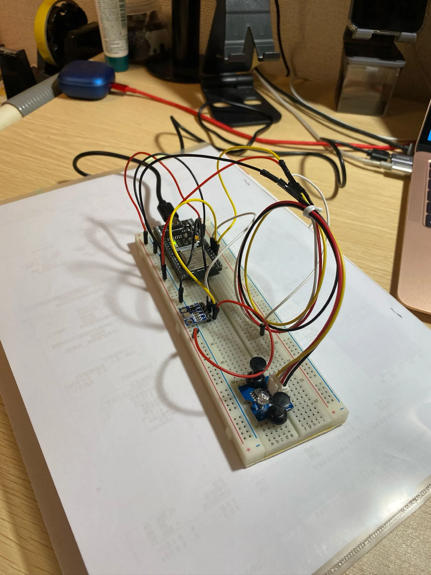 最終的な配線。BMP180 と Grove Light Sensor が接続された状態